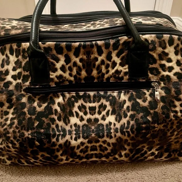 Stunning Leopard Luggage set, wheeled weekender bag, with 2 makeup bags, - Picture 3 of 8